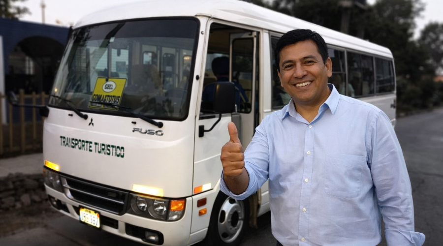 Un alumno de la Escuela de Choferes Landa sonrie por alcanzar su recategorización